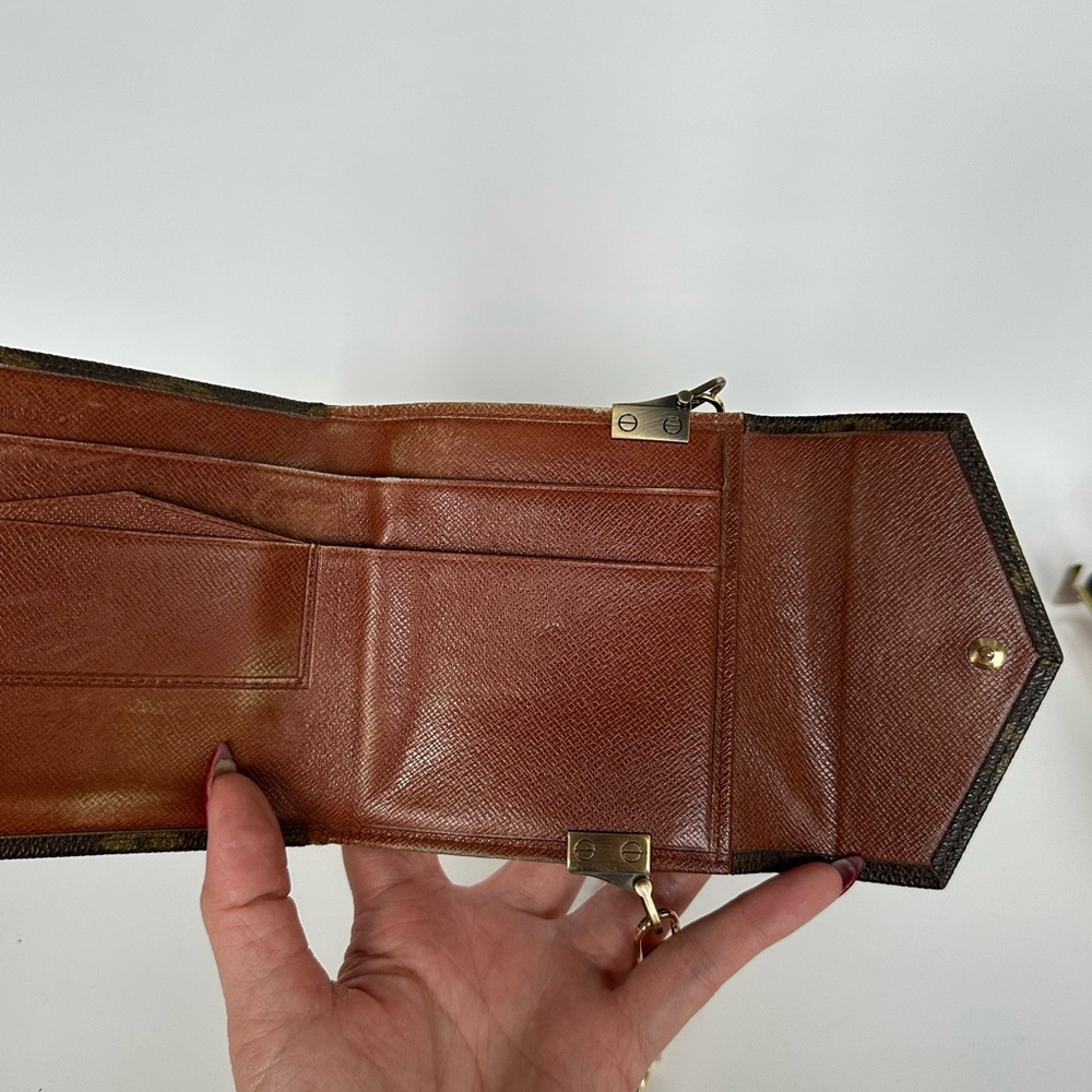 💯 LOUIS VUITTON Monogram Bifold Wallet on Chain (Black Clover) - Picture 7 of 13